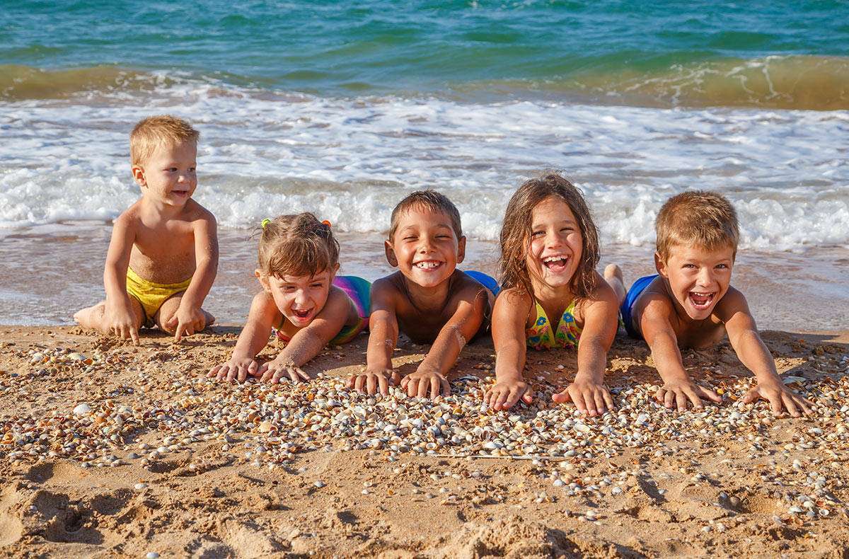 Семя Нудистов На Пляже С Детьми