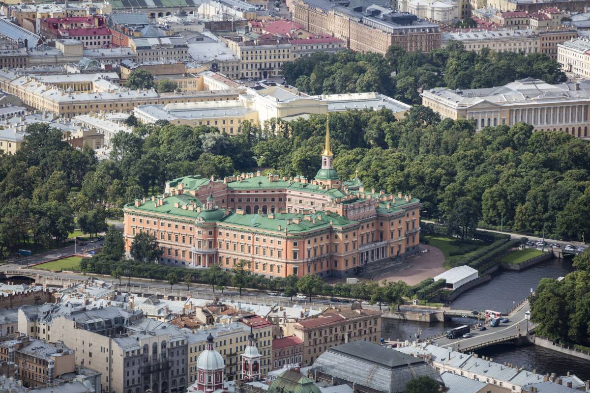 Михайловский замок в Санкт-Петербурге Михайловский замок в Санкт-Петербурге