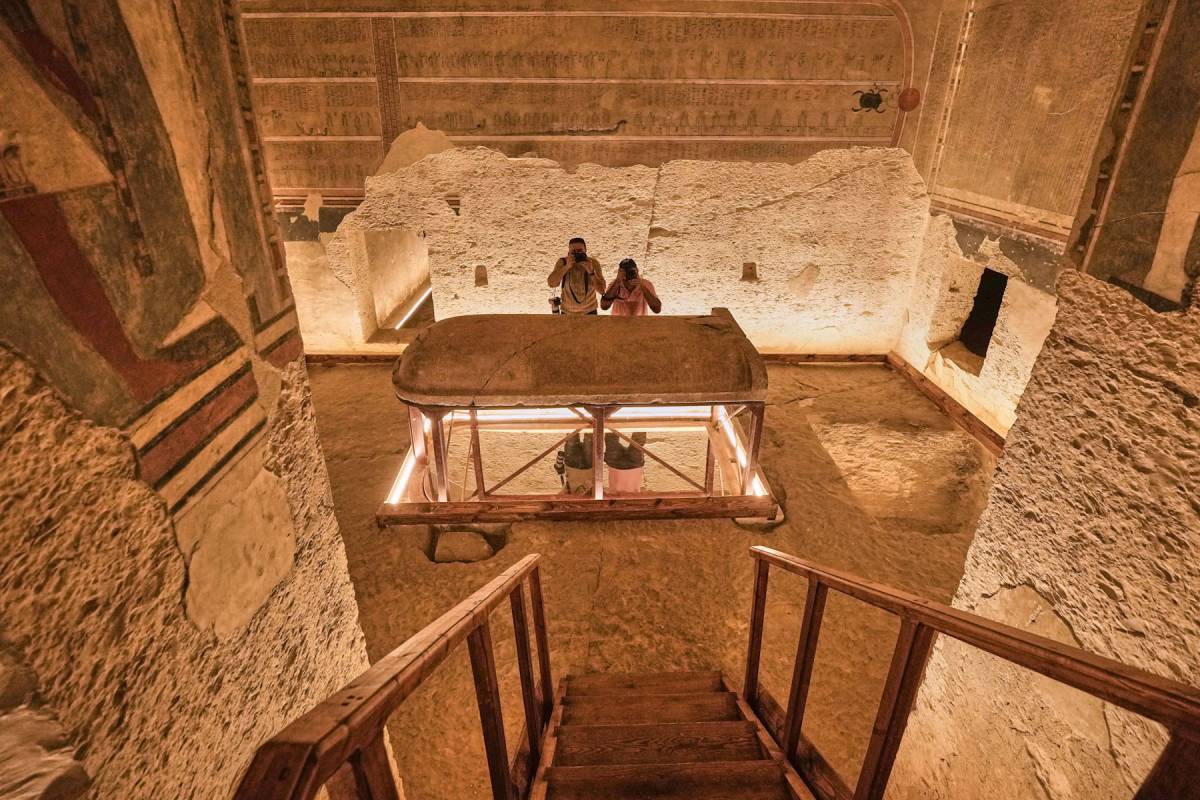 Возвращение фараона: гробницу Аменхотепа III вновь открыли для туристов Возвращение фараона: гробницу Аменхотепа III вновь открыли для туристов