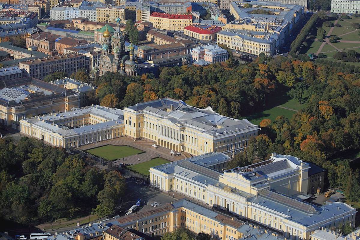 Михайловский дворец в Санкт-Петербурге Михайловский дворец в Санкт-Петербурге