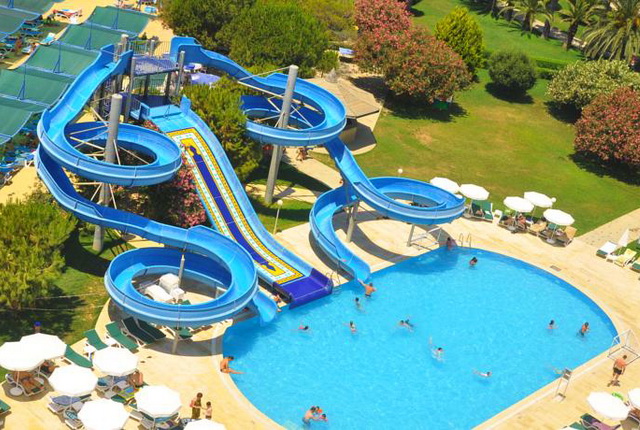 Вы сейчас просматриваете Лучшие отели Турции с аквапарком и водными горками