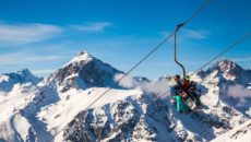 Отдых на горнолыжном курорте Домбай зимой 2023