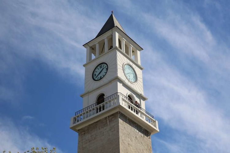 Башня с часами в Тиране