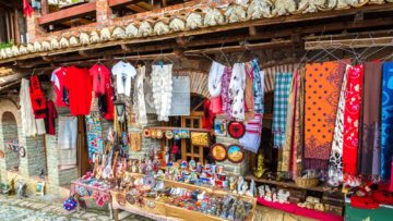 You are currently viewing Что туристу купить в Албании в подарок родным и близким?