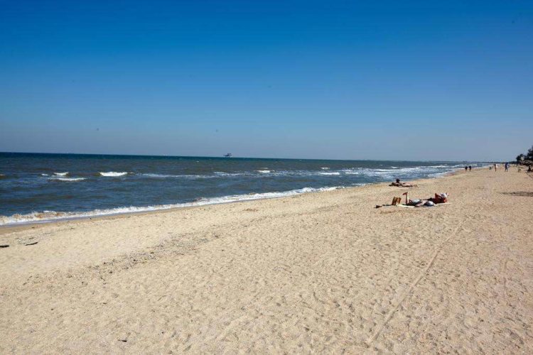 Пляж Морской бриз на Азовском море