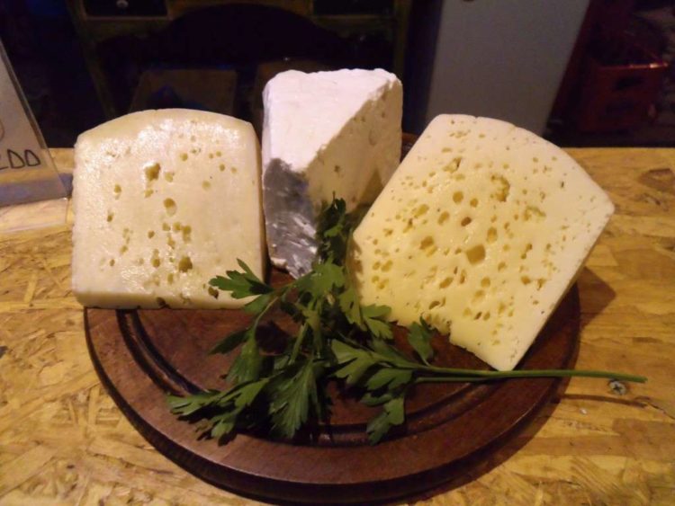 Сыр из Албании