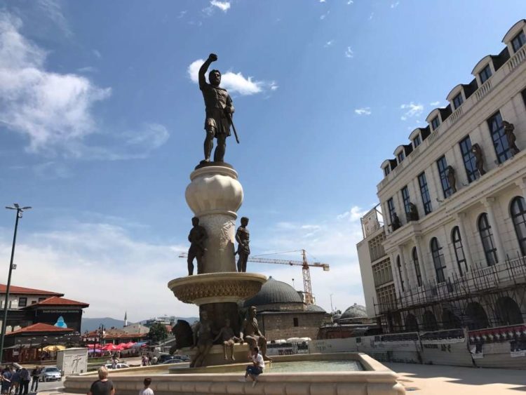 Площадь воина с памятником Филиппу Македонскому