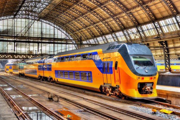 Поезд из Брююсселя в Амстердам