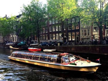 Вы сейчас просматриваете Прогулка на кораблике по Амстердаму