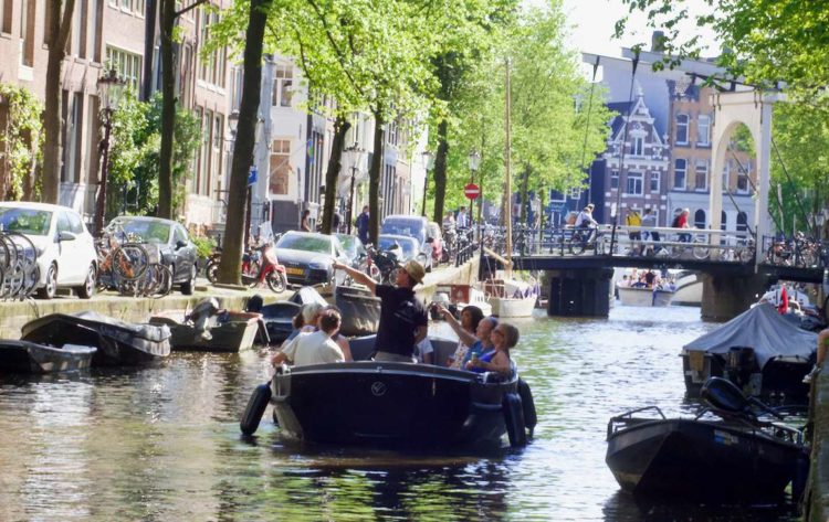 На лодке в Амстердаме