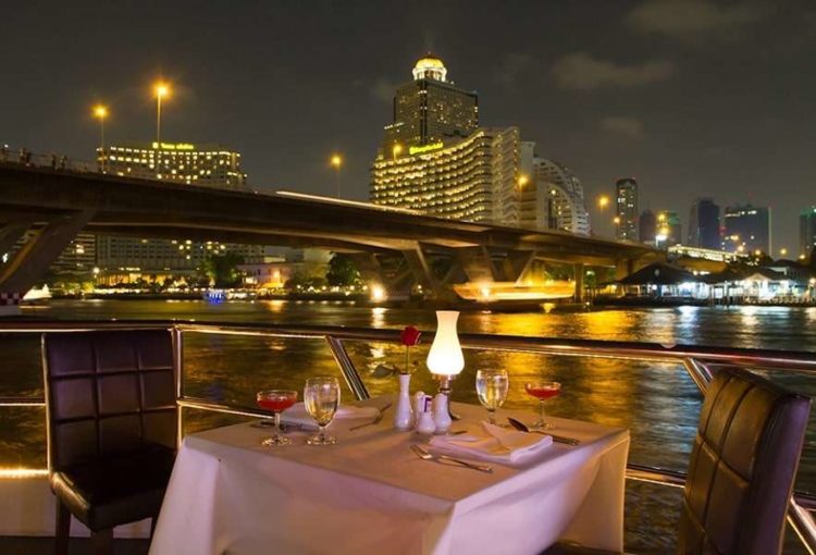 Ужин на корабле в Бангкоке