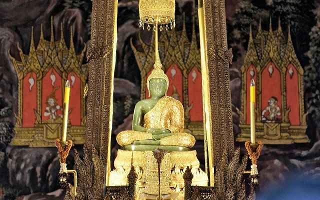 Статуя Будды в Храме