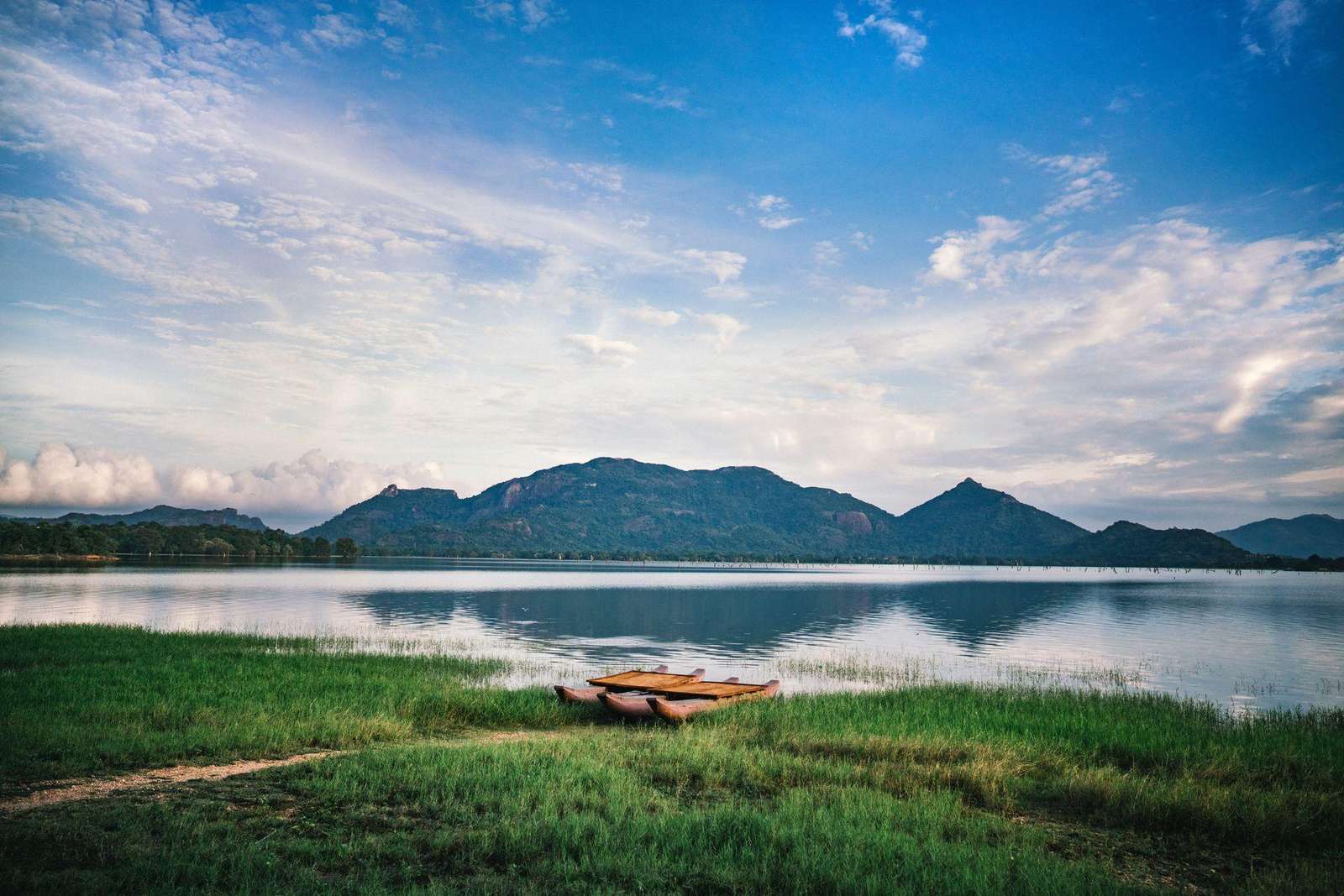 Озера шри ланки. Озеро Кандалама Шри Ланка. Крупные озера Шри-Ланка.