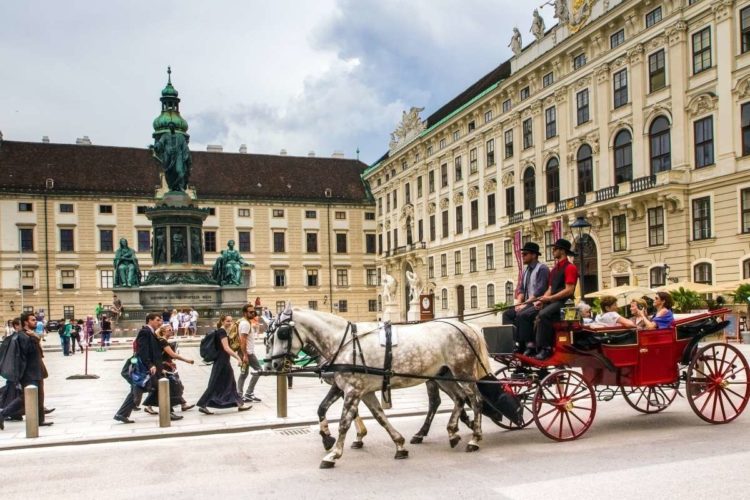 туристы в Вене