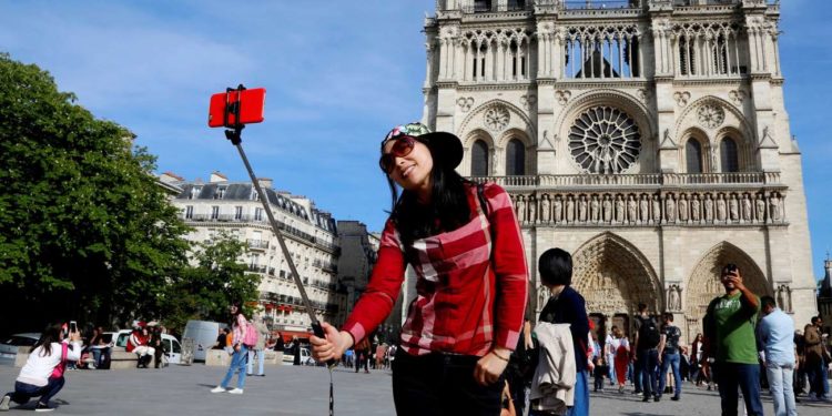 туристы во Франции