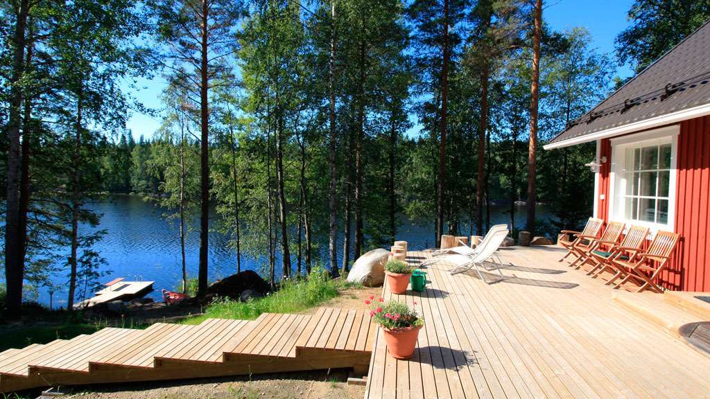 Отдохнуть недорого на озерах. Финляндия Пераярви. Озеро в Финляндии лето. Дом у озера Финляндия. Финский домик у озера.