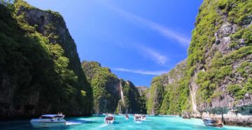 Почему стоит обязательно посетить остров Пхи-Пхи в Тайланде?