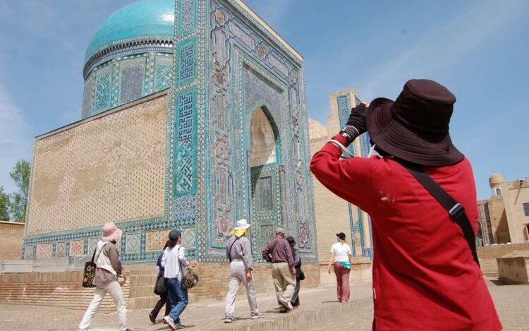 туристы в Узбекистане