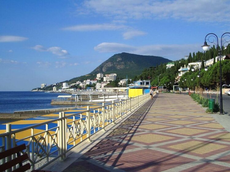 Алушта — очень популярный курорт Южного берега Крыма