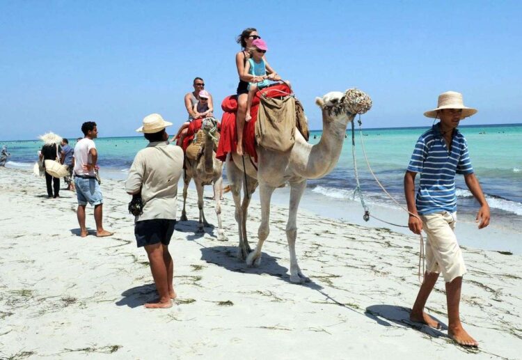 Туристы в Тунисе