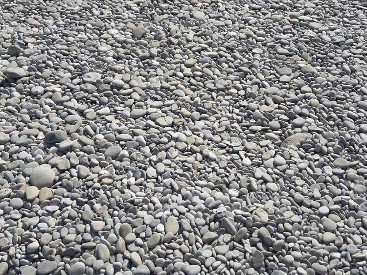 Дикие каменистые пляжи Орджоникидзе
