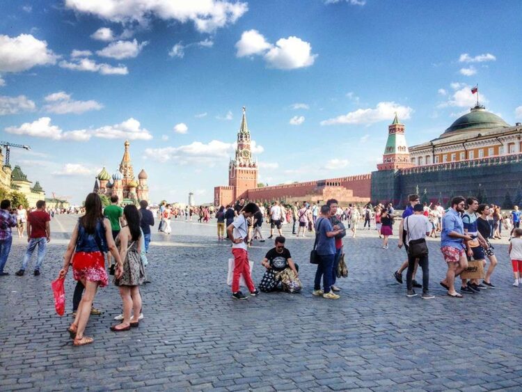 Туристы в Москве