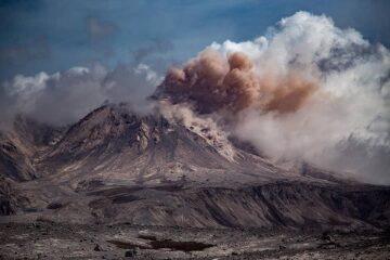 You are currently viewing Извержение вулкана Шивелуч на Камчатке: в чем опасность