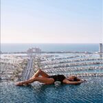 В Дубае открылся самый высокий в мире бесконечный бассейн