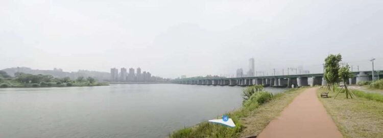 Набережная реки Ichon Han в реальности