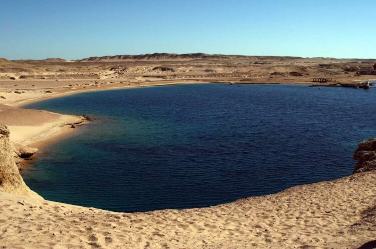 Соленое озеро в заповеднике Рас Мохаммед