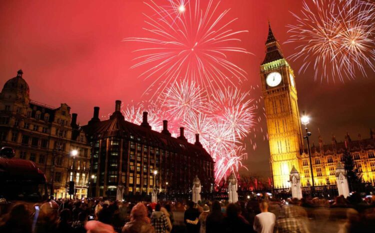 Пришедший гость на Новый год в Великобритании влияет на благополучие.