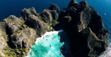 Знаменитая бухта Майя Бэй в Таиланде откроется для туристов 1 января
