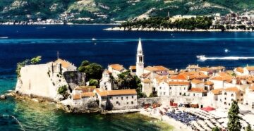 Черногория временно ужесточила правила въезда для туристов