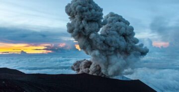 В Индонезии внезапно проснулся вулкан: есть погибшие