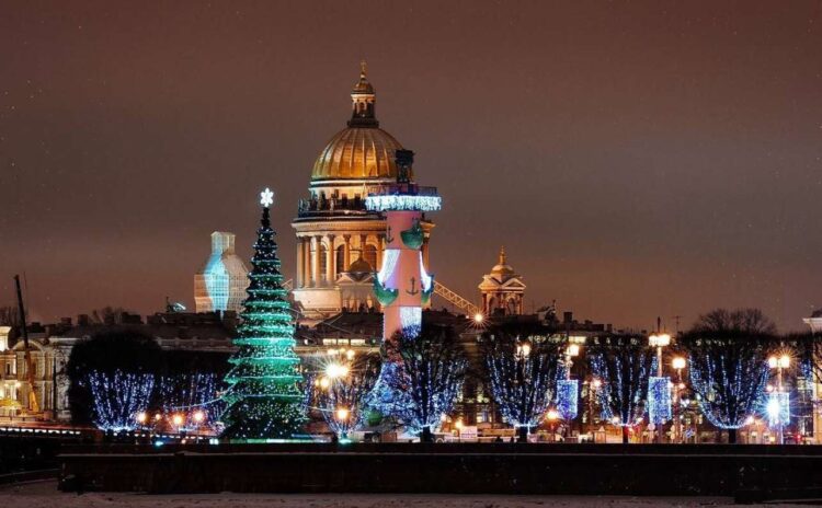Обзорная экскурсия «Встречаем Новый год» в Санкт-Петербурге