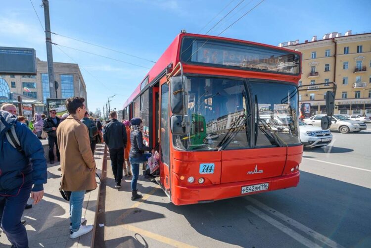 В Казани действуют ограничения на передвижение на транспорте без QR кода