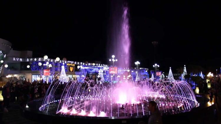 Поющий фонтан на площади Сохо