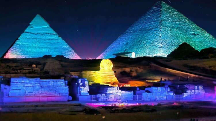 Лазерное шоу на пирамидах в Гизе