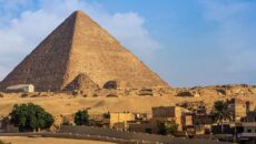 Чем знаменита пирамида Хеопса в Египте и где она находится
