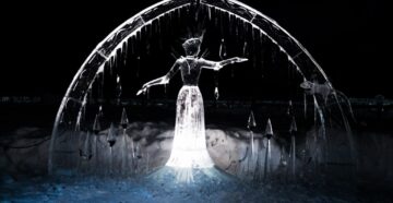 Международный фестиваль снег и лед открылся в парке Горького в Москве и удивляет гостей ледовыми скульптурами