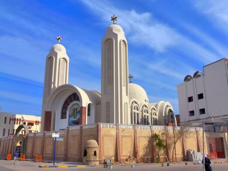 На Пасху посещают коптскую церковь