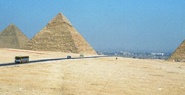Задержали, еще и денег содрали: с «зависших» в Египте туристов при возвращении потребовали штраф за просрочку визы