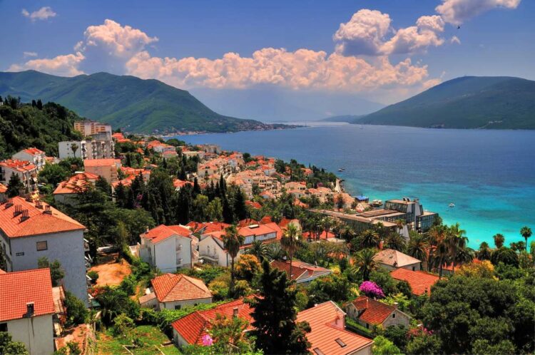 Черногория летом открыта для туристов