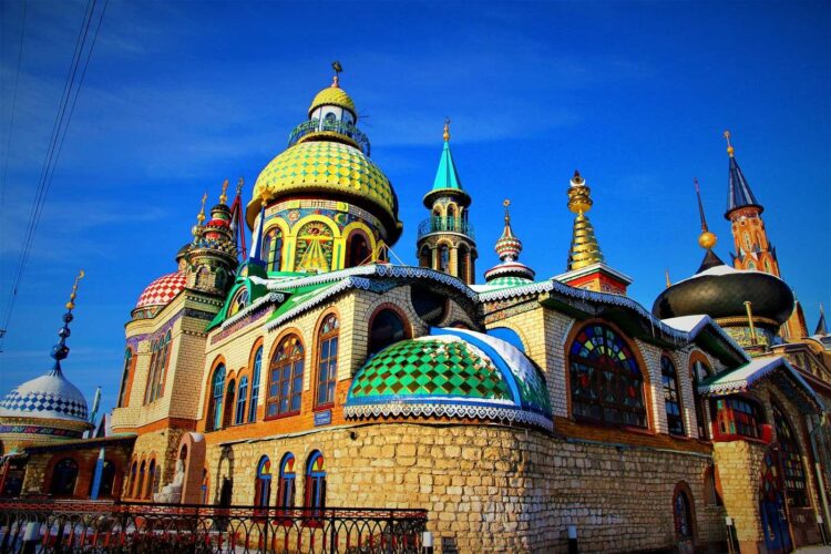 Фасад Храма всех религий в Казани