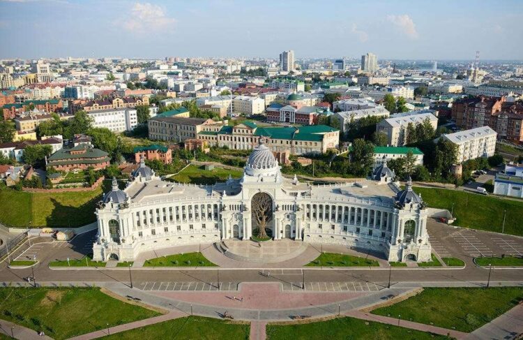 Вид на дворец земледельцев в Казани сверху