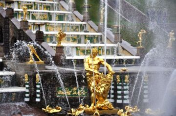 Вы сейчас просматриваете Как и когда пройдет праздник открытия фонтанов в Петергофе в 2024 году
