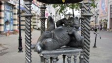 Памятник Коту Казанскому  на улице Баумана — главному символу Казани