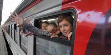 Вы сейчас просматриваете Достойная поддержка детей России: школьники смогут путешествовать по стране бесплатно уже с этого года