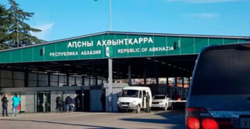 Решили подзаработать на автолюбителях: в Абхазии ввели плату за въезд для туристов на авто