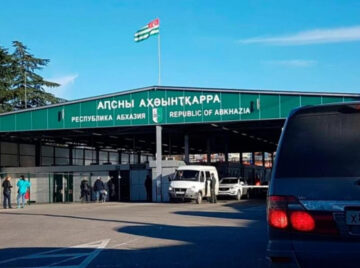 Вы сейчас просматриваете Решили подзаработать на автолюбителях: в Абхазии ввели плату за въезд для туристов на авто